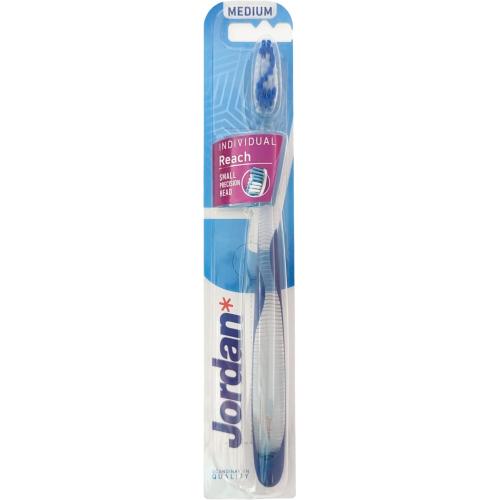 Jordan Individual Reach Medium Toothbrush Μέτρια Οδοντόβουρτσα με Εργονομική Λαβή για Βαθύ Καθαρισμό 1 Τεμάχιο Κωδ 310040 - Μπλε / Διάφανο